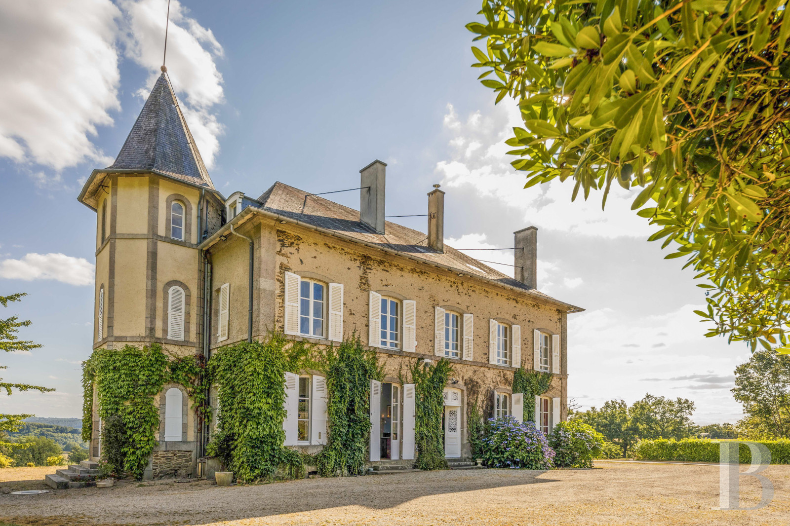 A 19th-century château dominating the surrounding landscape, south of Limoges in Haute-Vienne - photo  n°2